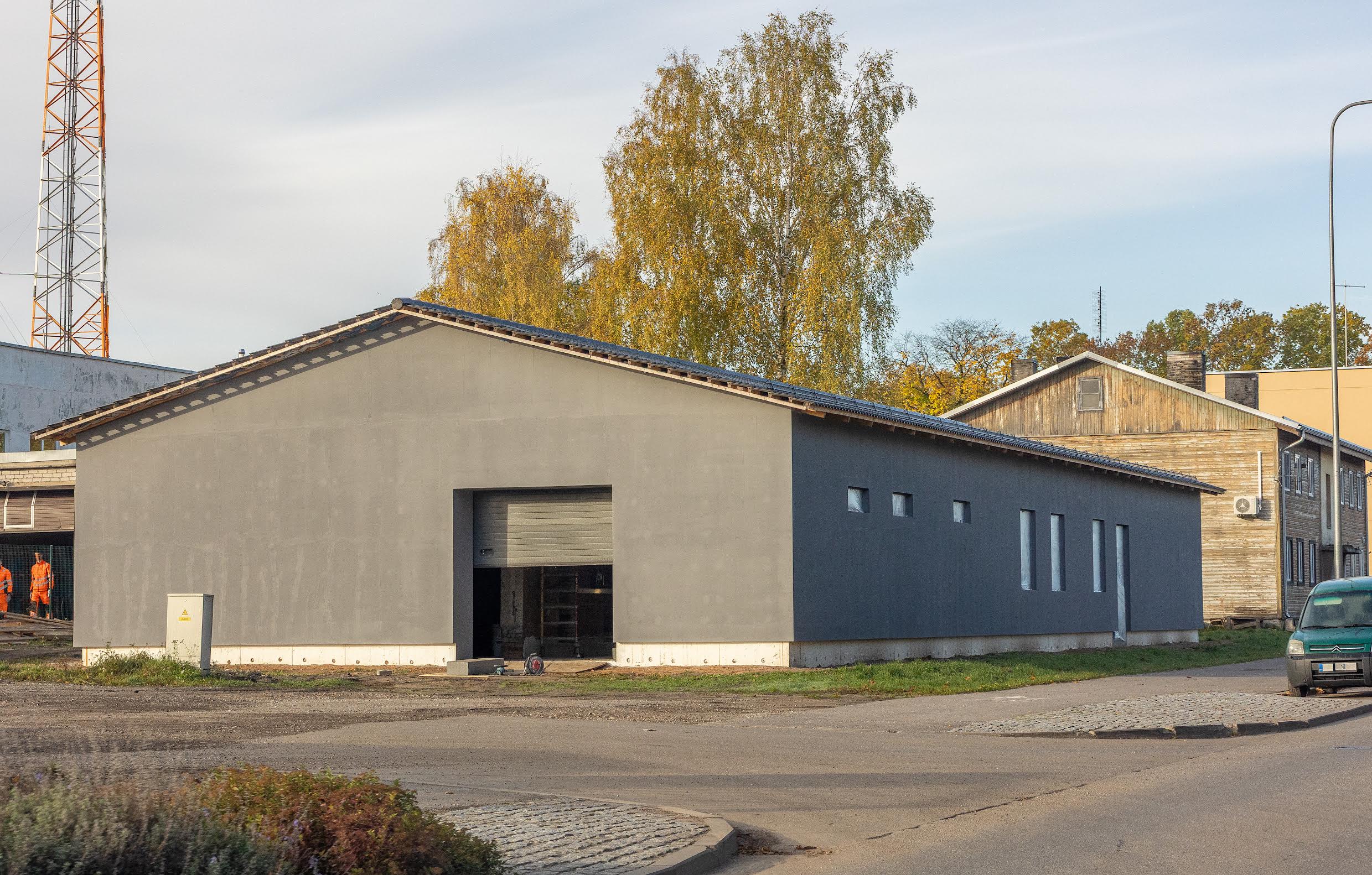 Praegu käivad Jaama tänava ääres asuvas hoones remonditööd. Asjaosalised loodavad, et lasketiir koos kauplusega avab uksed uuel aastal. Foto: AIGAR NAGEL